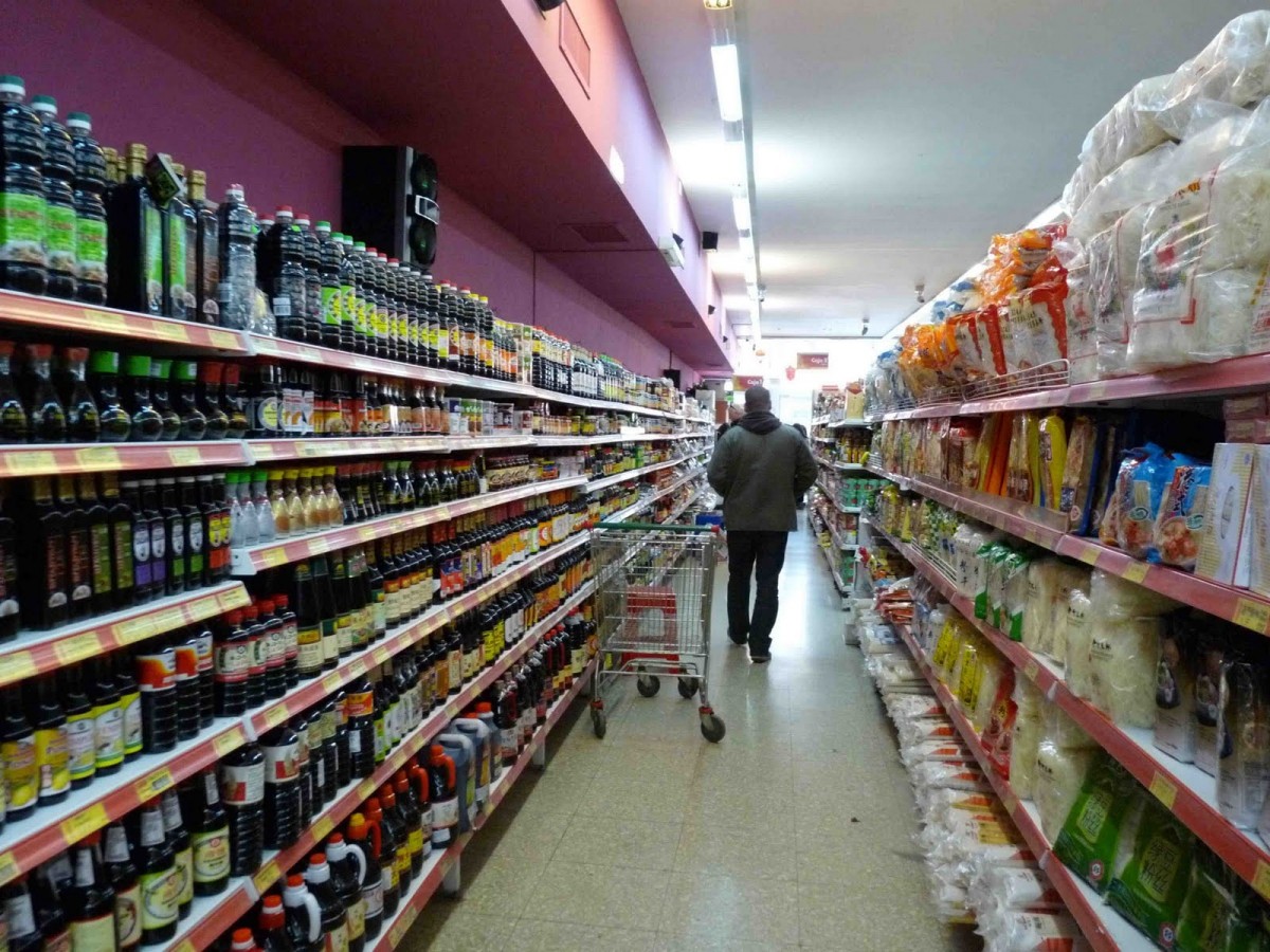 Continan construyendo supermercados chinos sin respetar la Ordenanza de Zonificacin